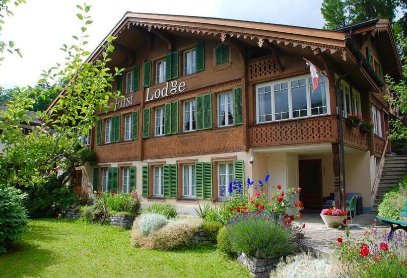 تختخواب و صبحانه First Lodge