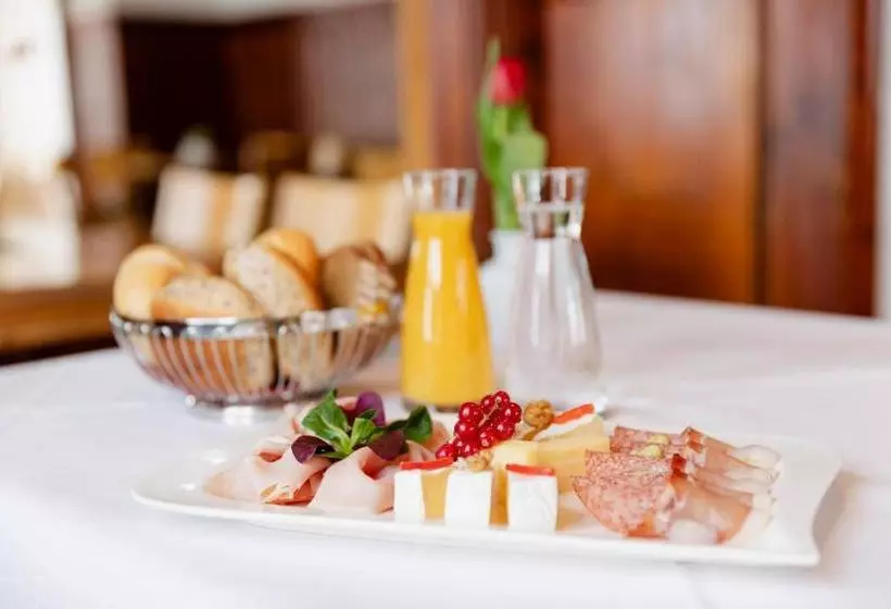 ペンション Adler Fluh