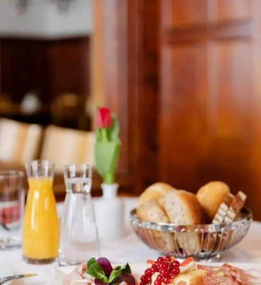 ペンション Adler Fluh