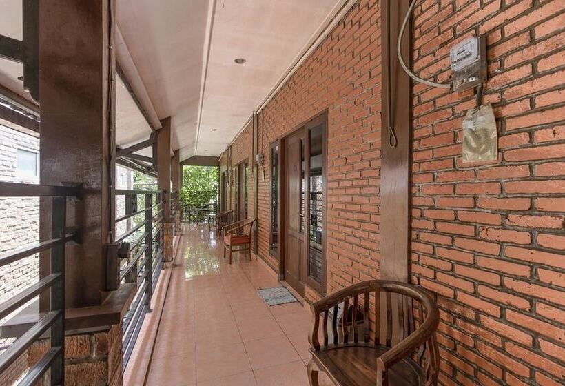 بنسيون Reddoorz Plus At Ampera Raya