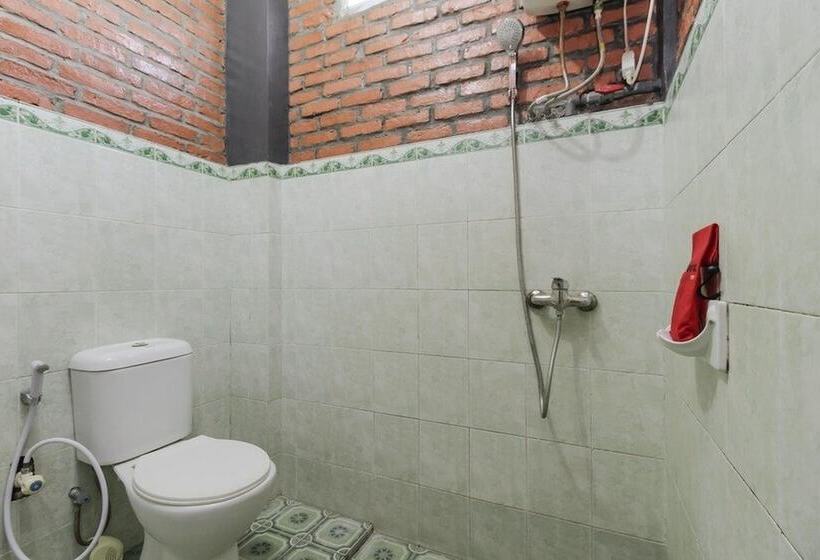 بنسيون Reddoorz Plus At Ampera Raya