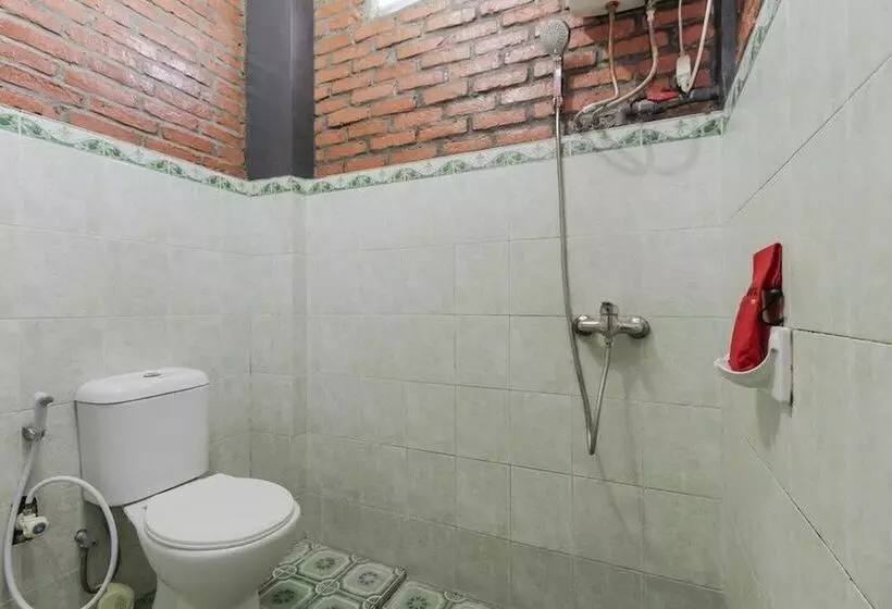 Majatalo Reddoorz Plus At Ampera Raya