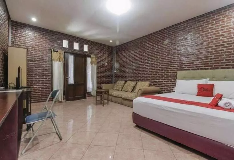 Majatalo Reddoorz Plus At Ampera Raya