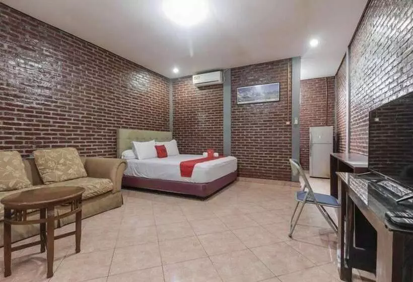 Majatalo Reddoorz Plus At Ampera Raya