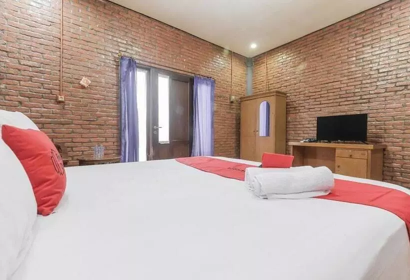 Majatalo Reddoorz Plus At Ampera Raya