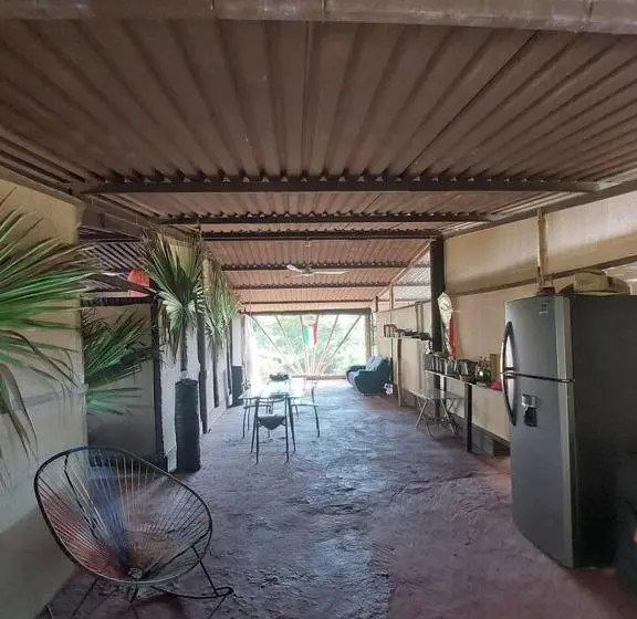 ユースホステル Hostal Roca Blanca