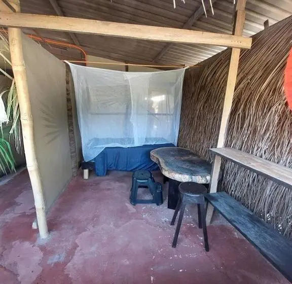 ユースホステル Hostal Roca Blanca