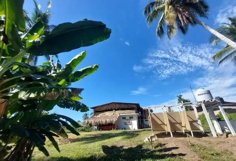 ユースホステル Hostal Roca Blanca