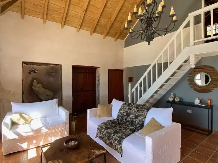 تختخواب و صبحانه Barrel House St. Eustatius