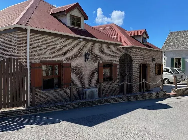 تختخواب و صبحانه Barrel House St. Eustatius