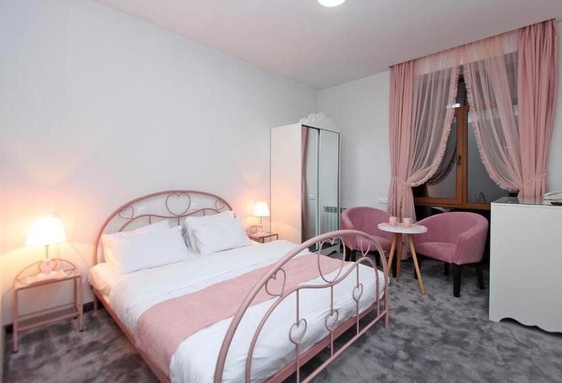 تختخواب و صبحانه Elis Hotel In Tsaghkadzor