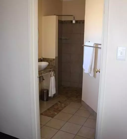 هتل Kalahari Lodge Kimberley