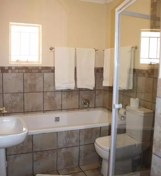 هتل Kalahari Lodge Kimberley