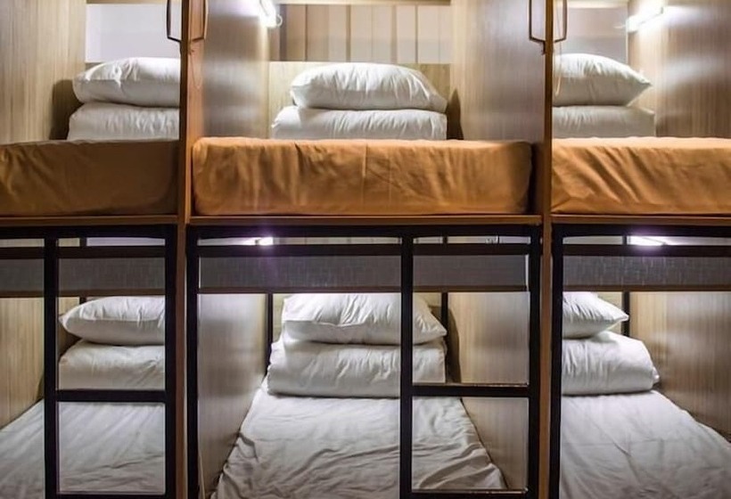 Lounge Capsule Hostel