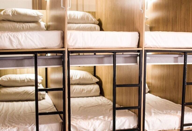 Lounge Capsule Hostel