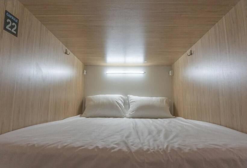 Lounge Capsule Hostel