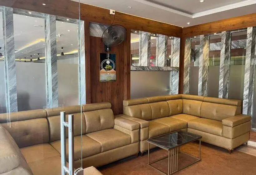 ホテル Raravies Family Restaurent Mattanur,near Kannur Airport