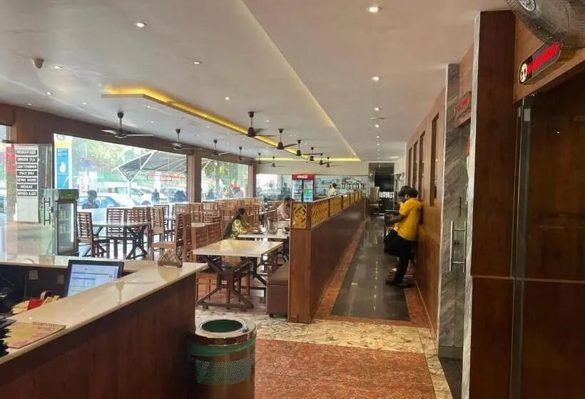 ホテル Raravies Family Restaurent Mattanur,near Kannur Airport