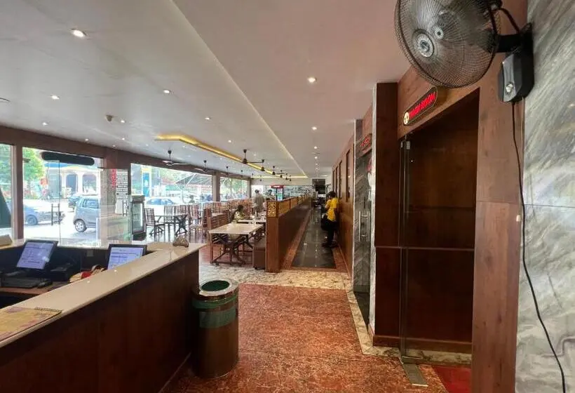 ホテル Raravies Family Restaurent Mattanur,near Kannur Airport