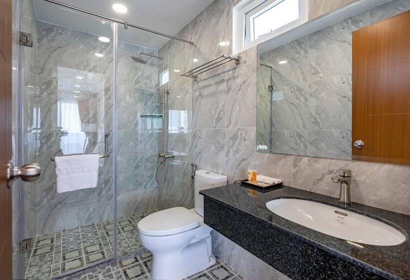 هتل Emerald Central