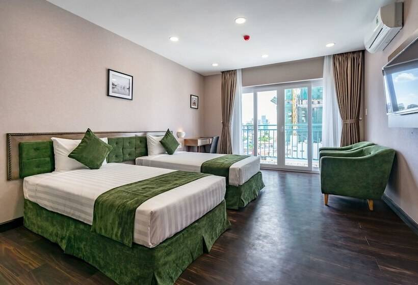 هتل Emerald Central