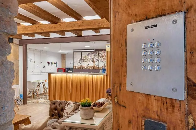 هتل Hostal 977