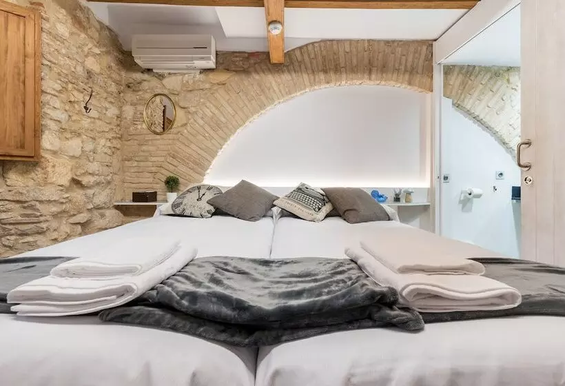 هتل Hostal 977