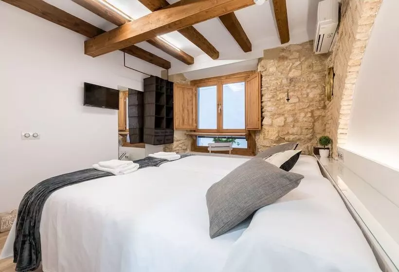 هتل Hostal 977