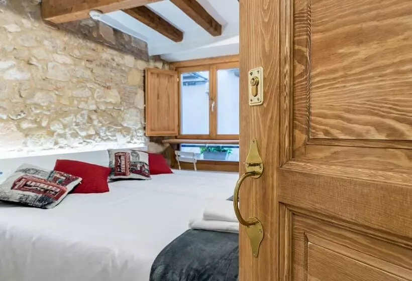 هتل Hostal 977