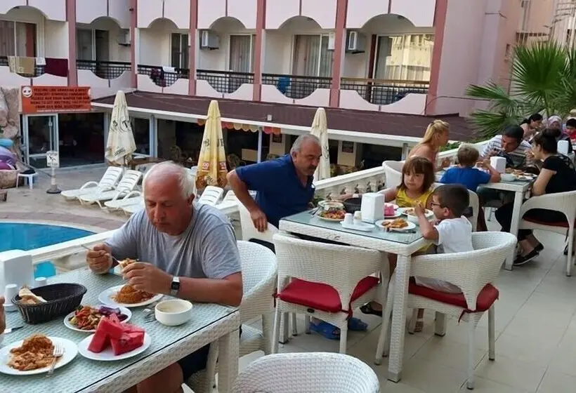 ホテル Didim Altinkum