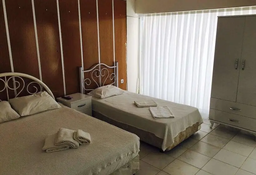 ホテル Didim Altinkum