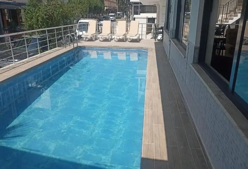ホテル Didim Altinkum