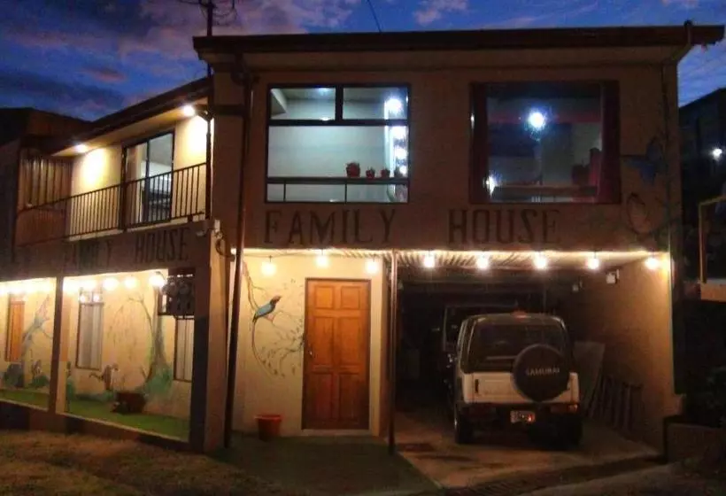 پانسیون Monteverde Family House