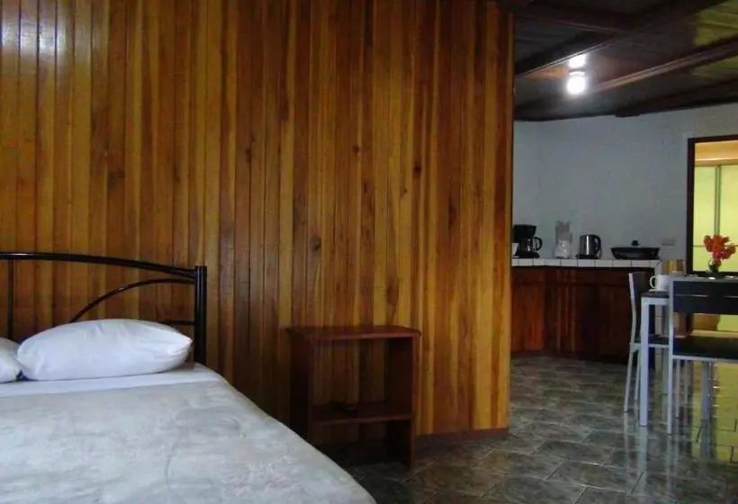 پانسیون Monteverde Family House