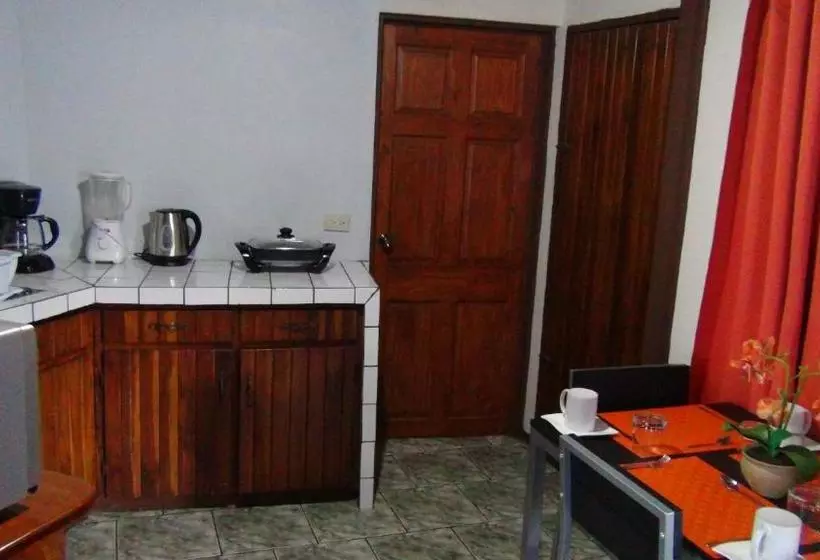 پانسیون Monteverde Family House