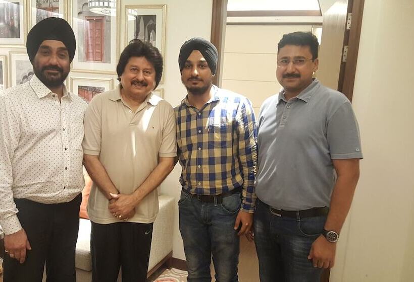 Отель Makhan Residency