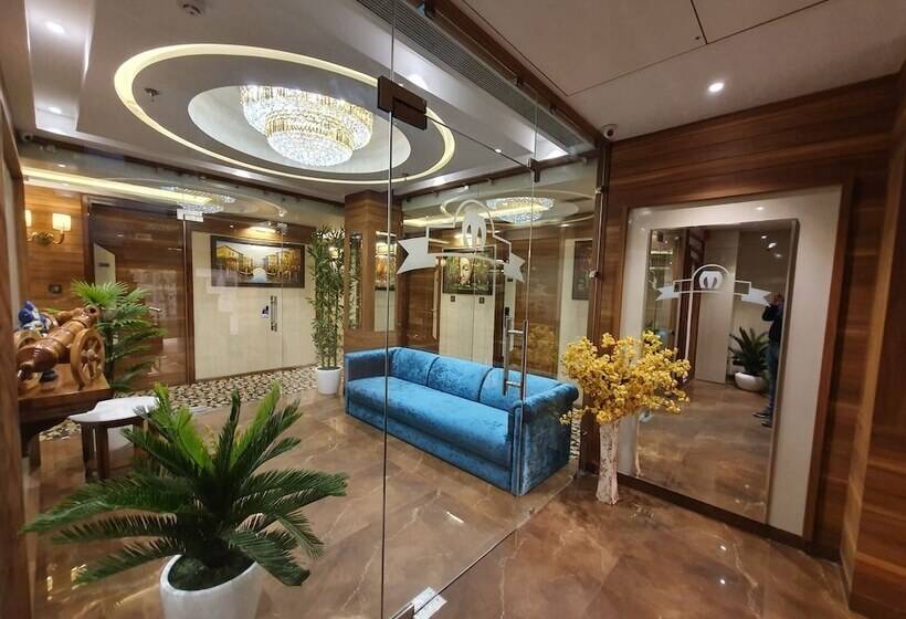 Отель Makhan Residency