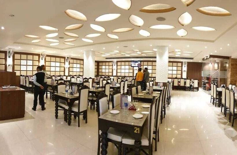 Отель Makhan Residency