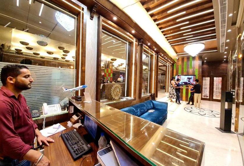 Отель Makhan Residency