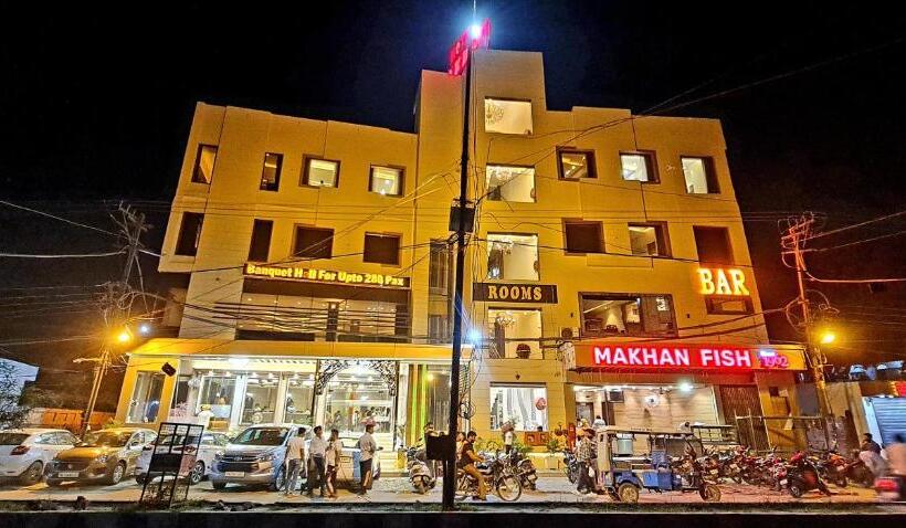 Отель Makhan Residency