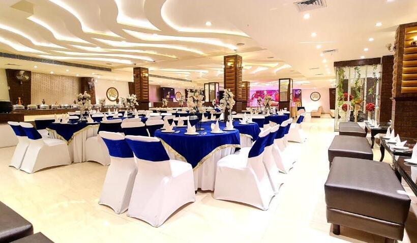 Отель Makhan Residency