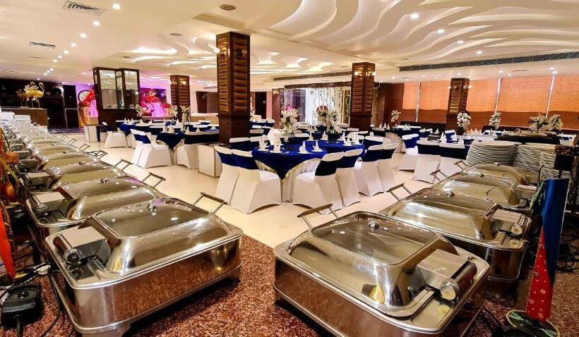 Отель Makhan Residency