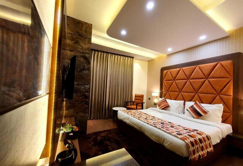 Отель Makhan Residency