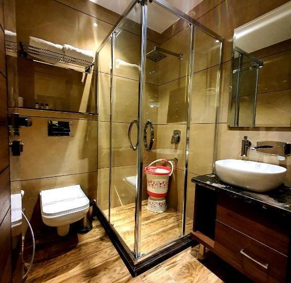 Отель Makhan Residency