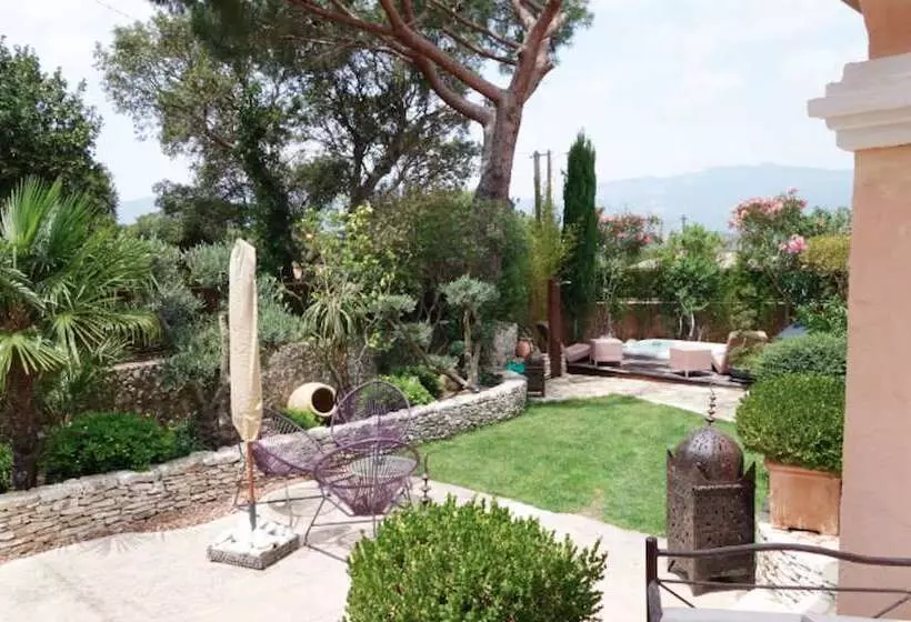 تختخواب و صبحانه Chez Virginie