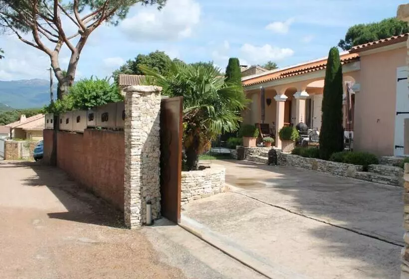 تختخواب و صبحانه Chez Virginie