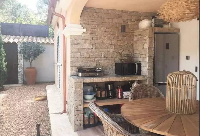 تختخواب و صبحانه Chez Virginie