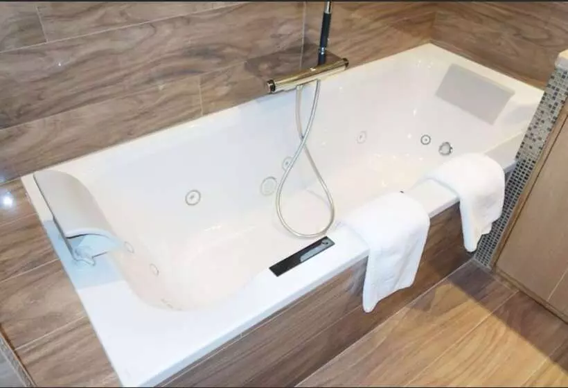 تختخواب و صبحانه Chez Virginie