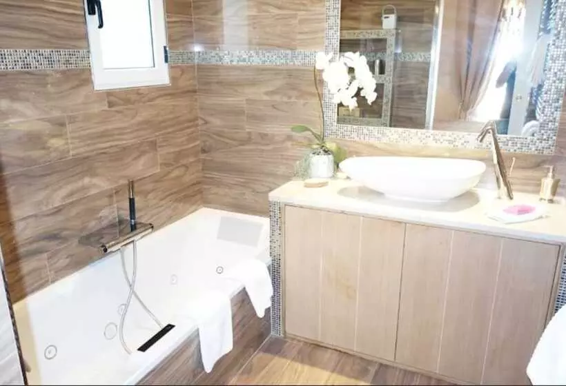 تختخواب و صبحانه Chez Virginie