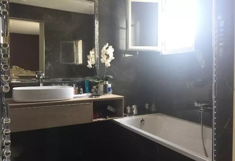 تختخواب و صبحانه Chez Virginie